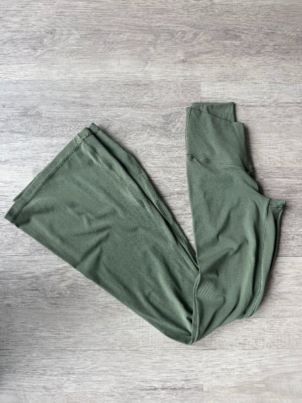 Aerie OFFLINE Flare Leggings Sage Green XS Short Inseam High Waisted Yoga Pants - Picture 4 of 7